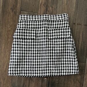 H&M Black and White Houndstooth Mini Skirt